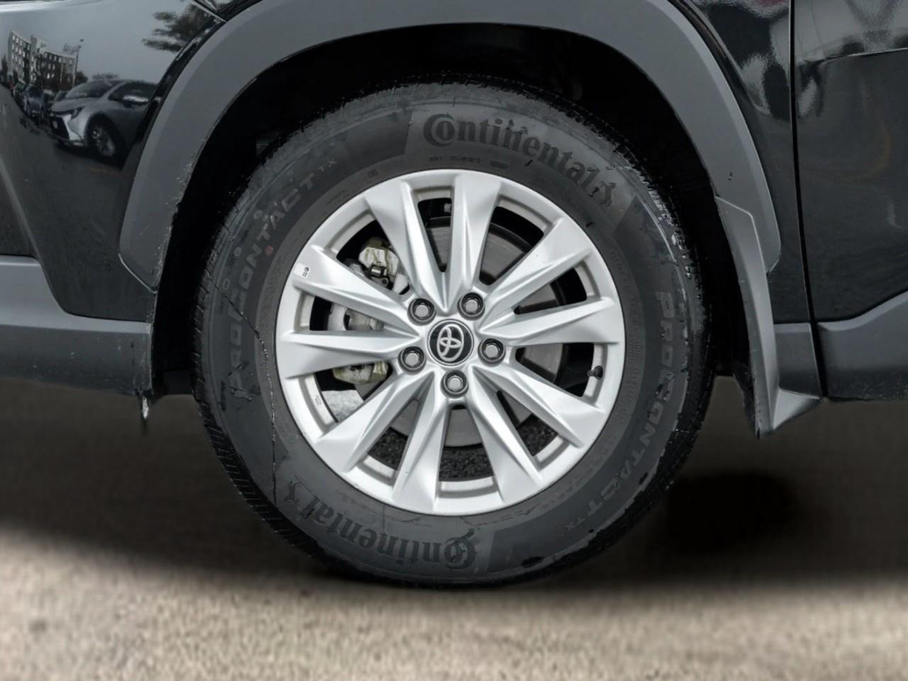 2026 Toyota Corolla Cross LE AWD Photo3