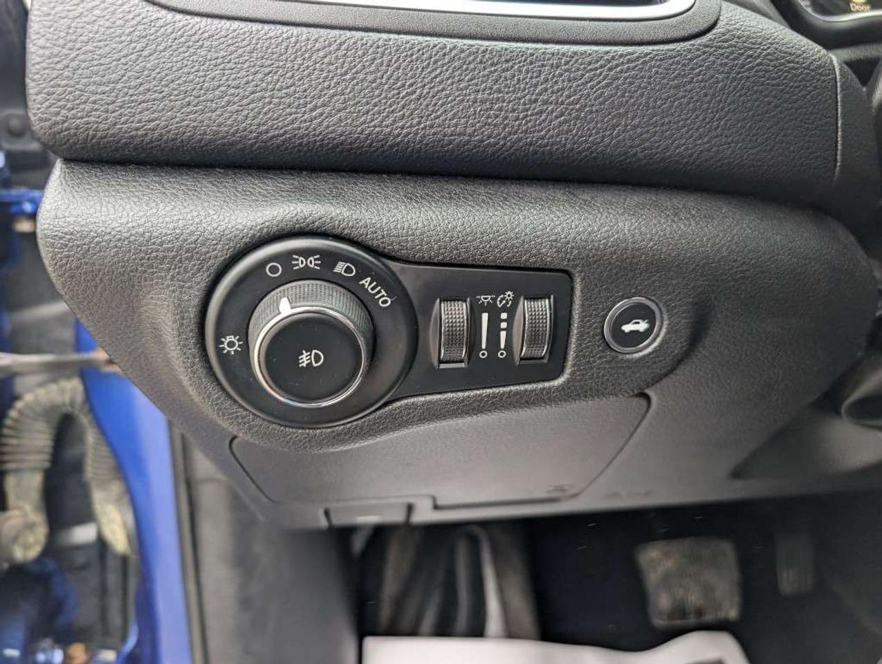 2016 Chrysler 200 Limited   HTD SEATS   BLUETOOTH Photo