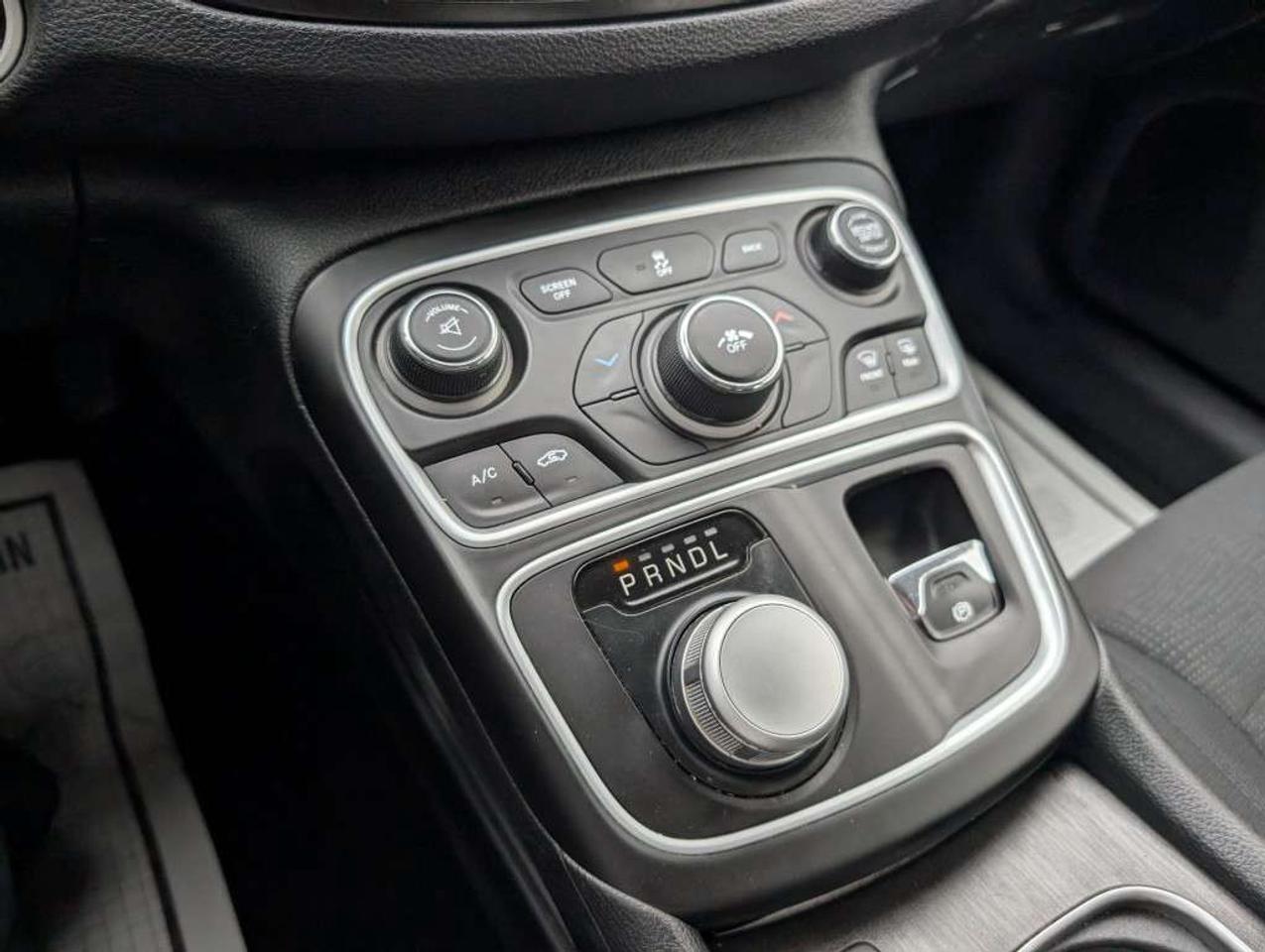 2016 Chrysler 200 Limited   HTD SEATS   BLUETOOTH Photo