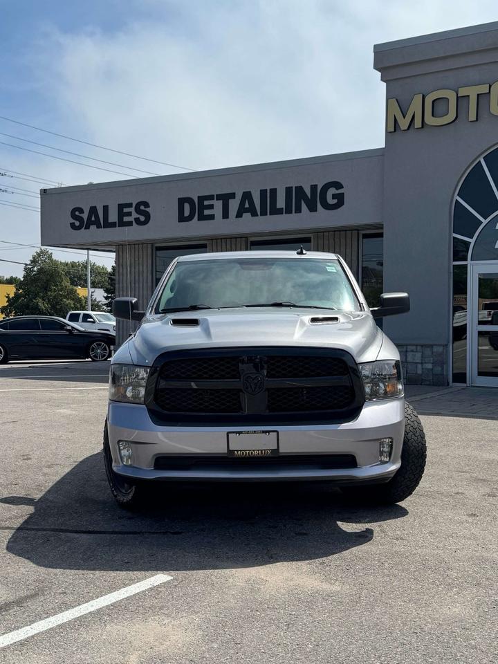2019 RAM 1500 Express 4x4 Crew Cab 5'7 Box Photo2