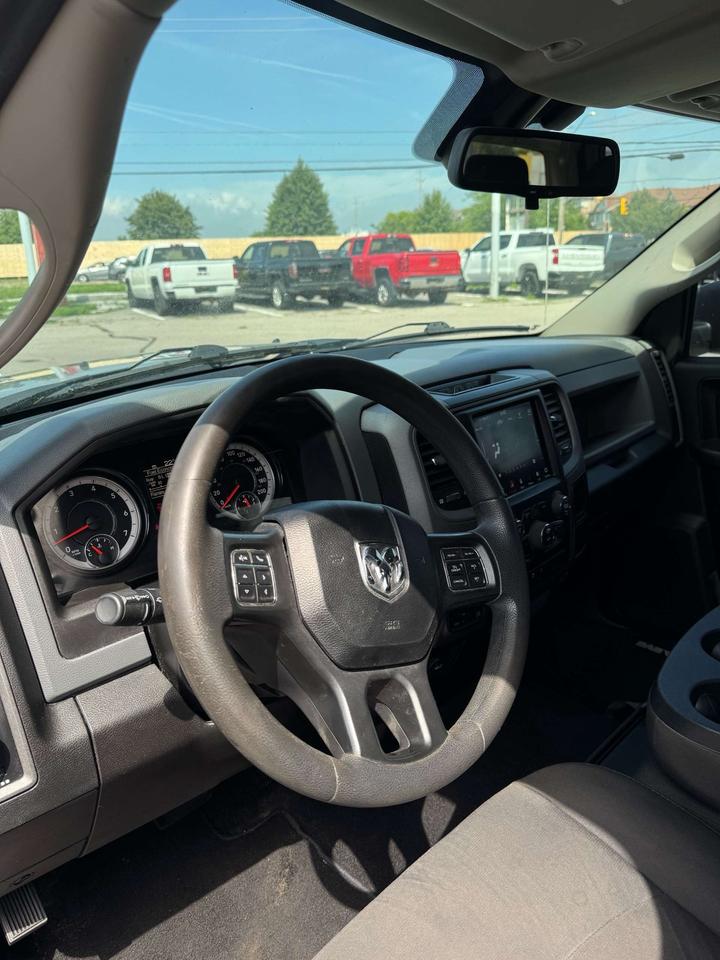 2019 RAM 1500 Express 4x4 Crew Cab 5'7 Box Photo
