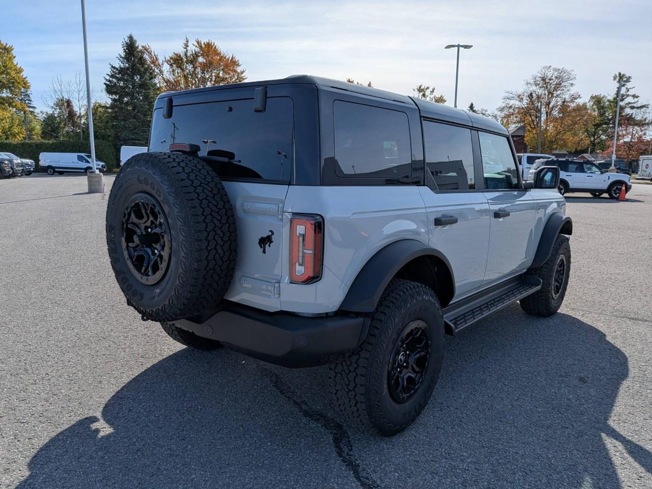 2026 Ford Bronco OUTER BANKS 4 DOOR 4X4 Photo2