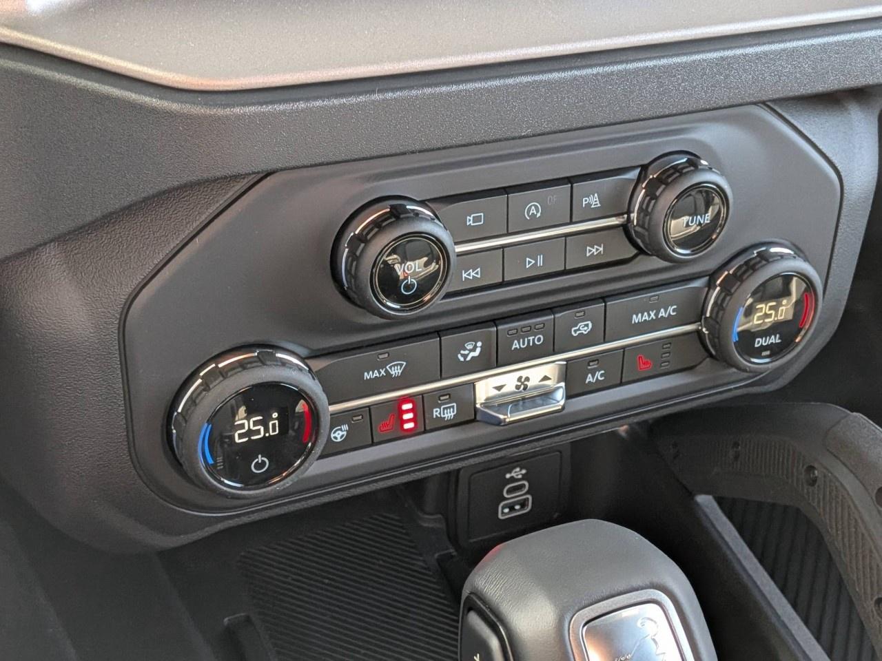 2026 Ford Bronco OUTER BANKS 4 DOOR 4X4 Photo