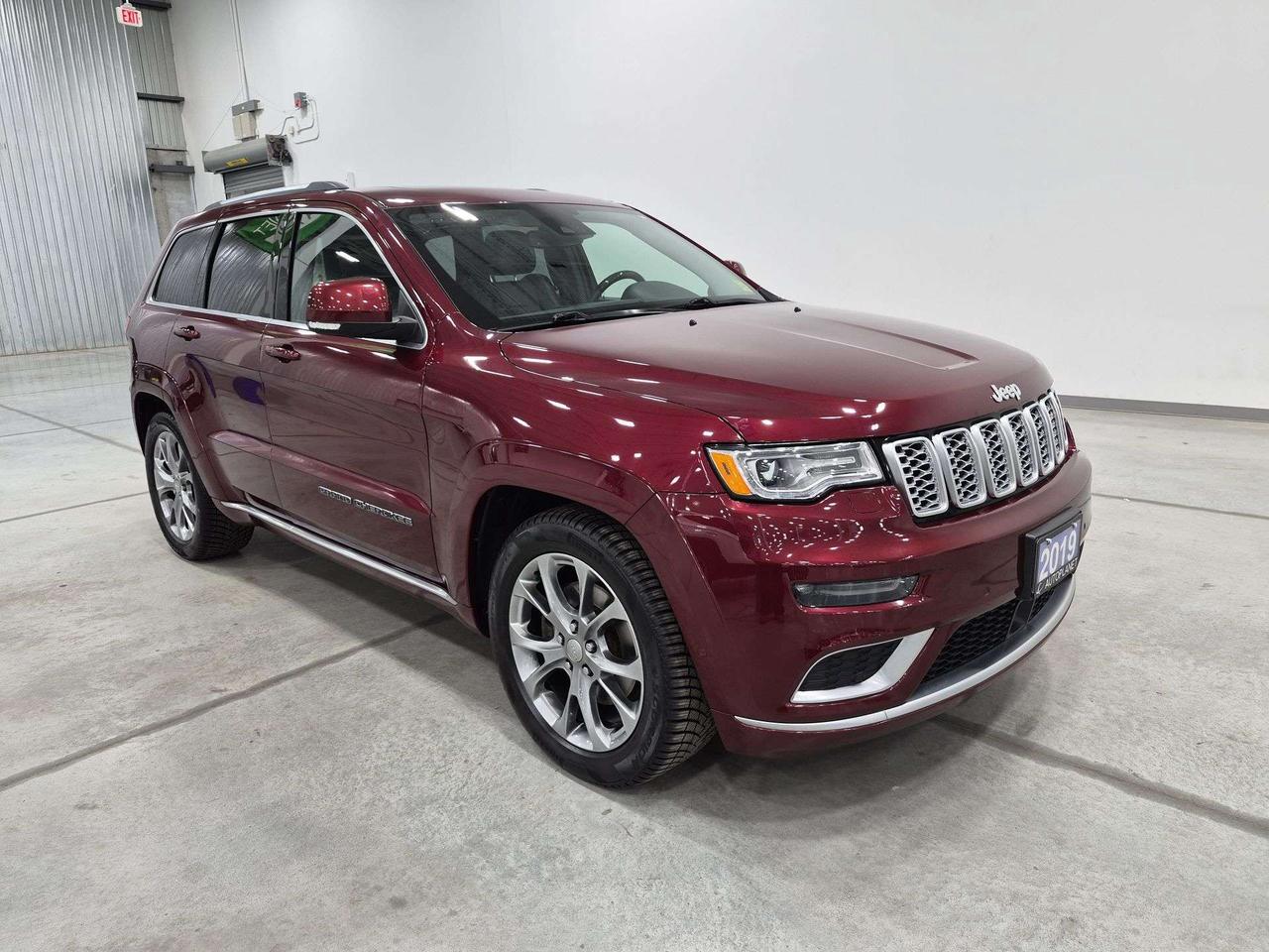 2019 Jeep Grand Cherokee Summit 4x4, Pano Roof, Harman/Kardon Sound! Photo5