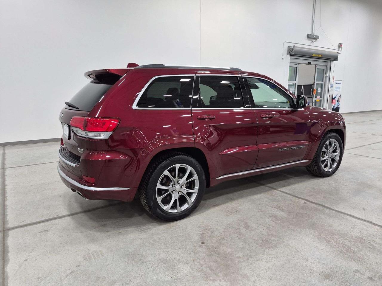 2019 Jeep Grand Cherokee Summit 4x4, Pano Roof, Harman/Kardon Sound! Photo