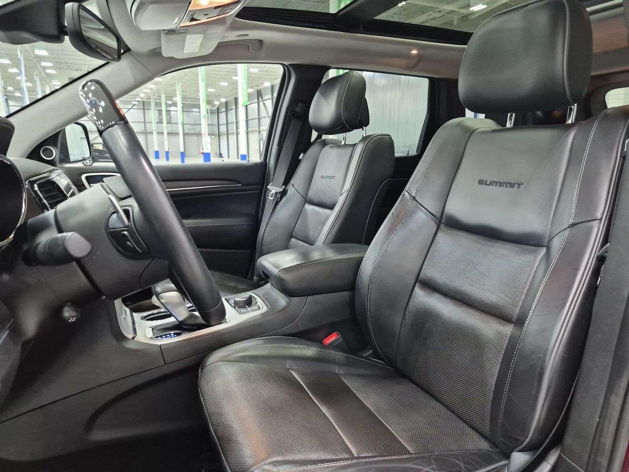 2019 Jeep Grand Cherokee Summit 4x4, Pano Roof, Harman/Kardon Sound! Photo