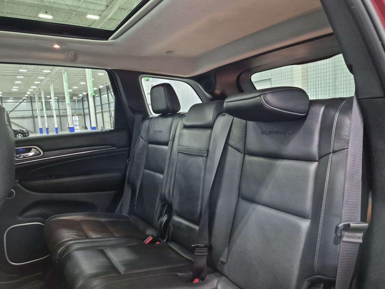 2019 Jeep Grand Cherokee Summit 4x4, Pano Roof, Harman/Kardon Sound! Photo
