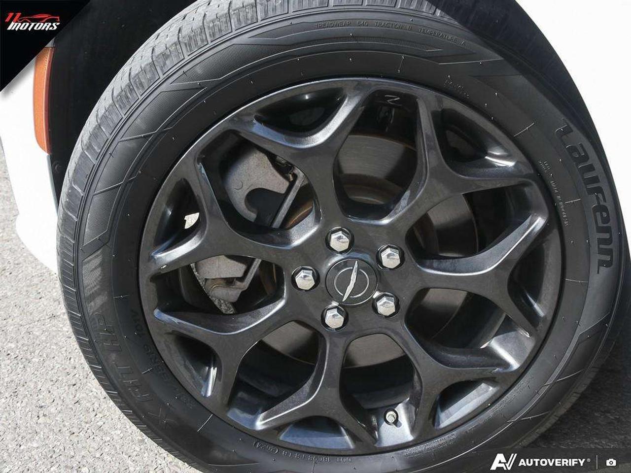 2022 Chrysler 300 300S AWD Photo