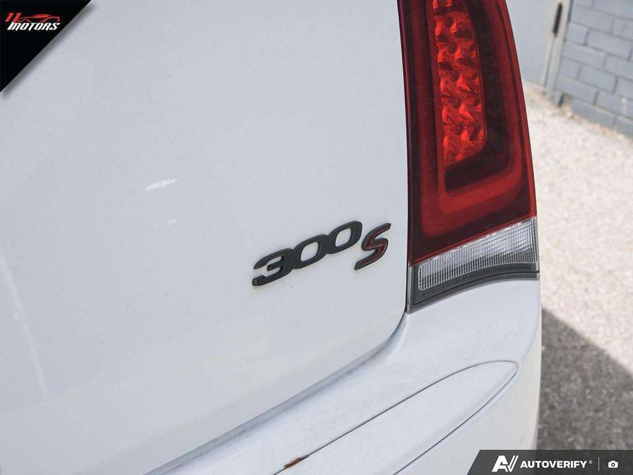 2022 Chrysler 300 300S AWD Photo