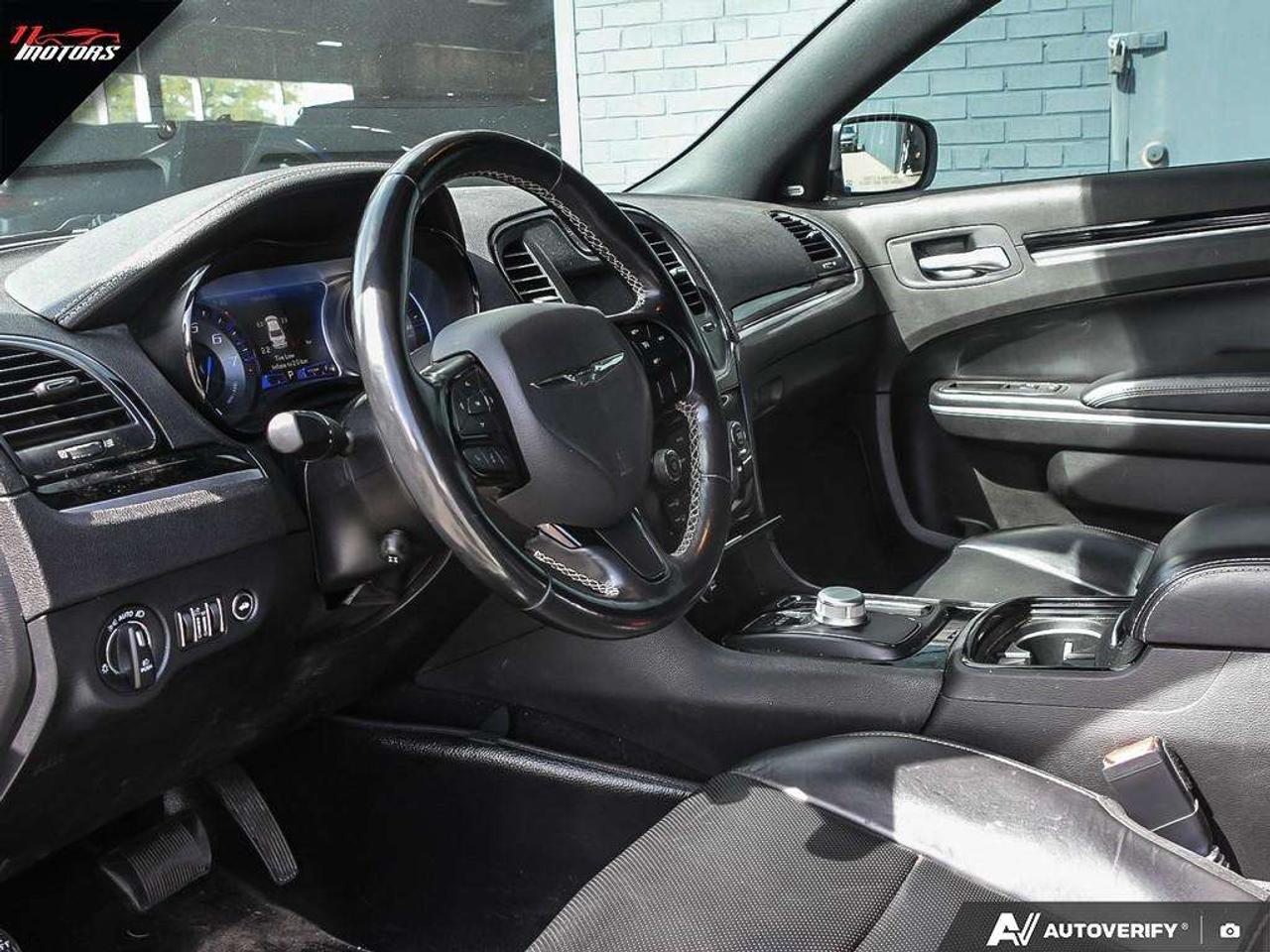 2022 Chrysler 300 300S AWD Photo
