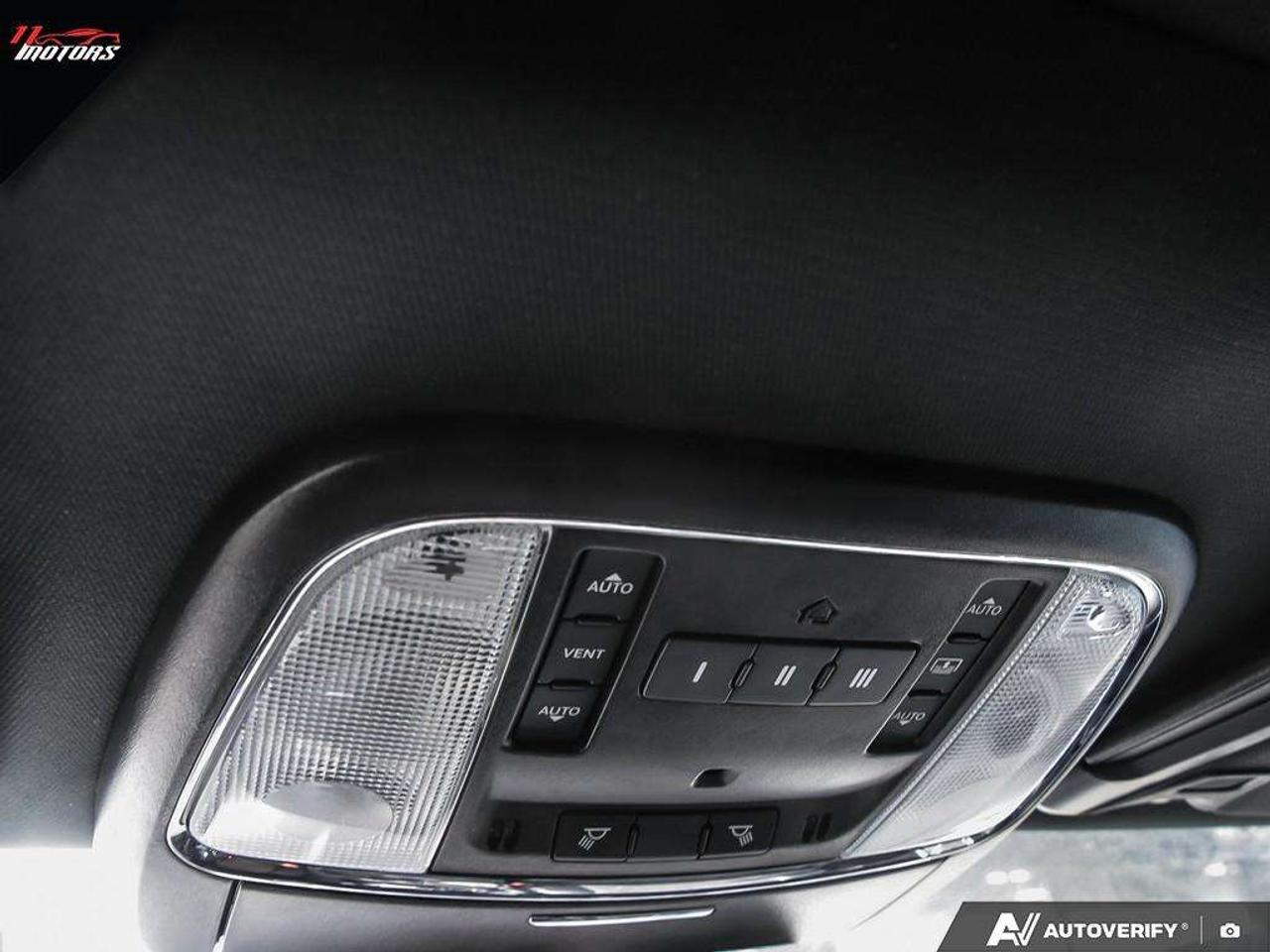 2022 Chrysler 300 300S AWD Photo