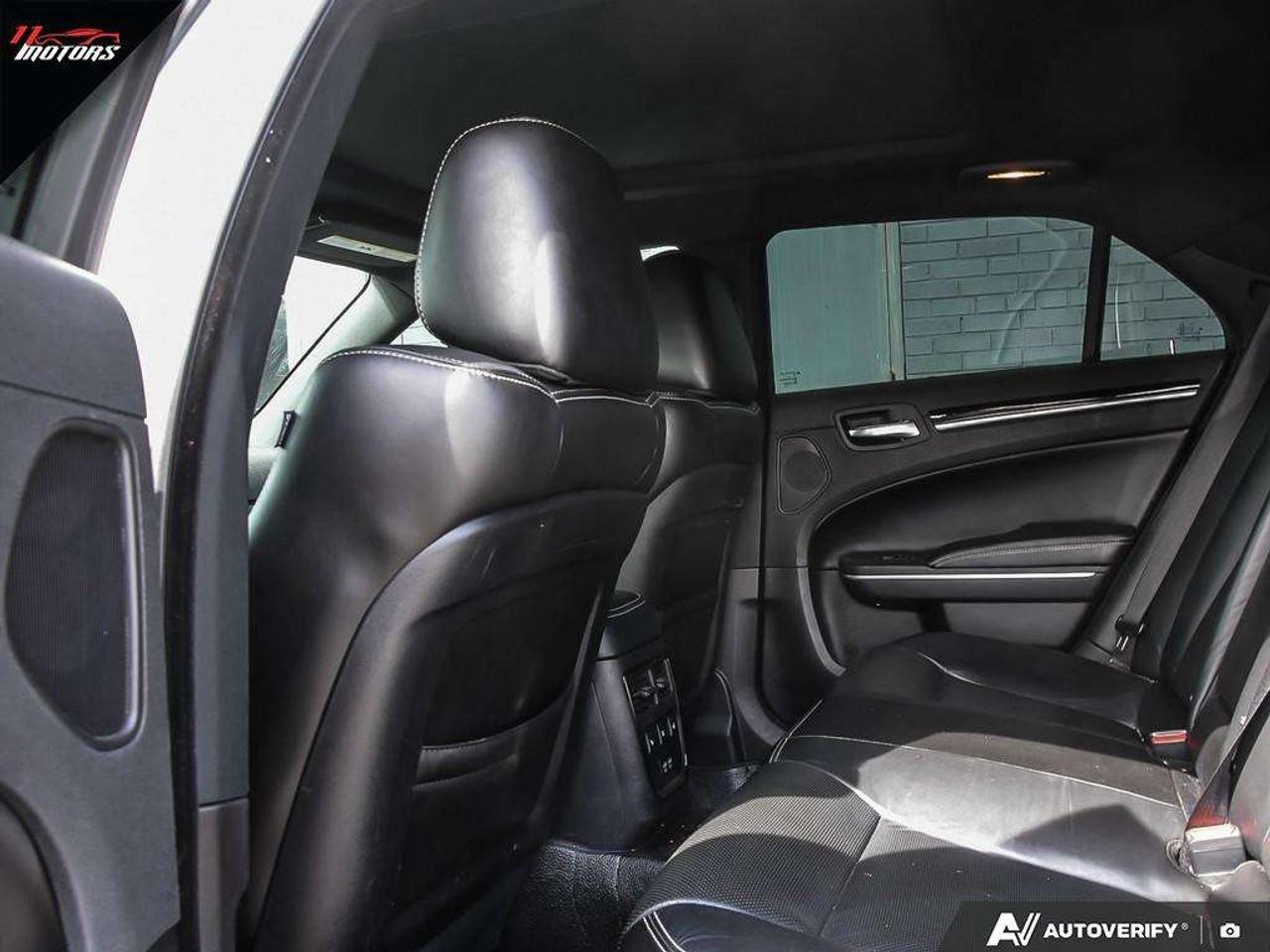 2022 Chrysler 300 300S AWD Photo