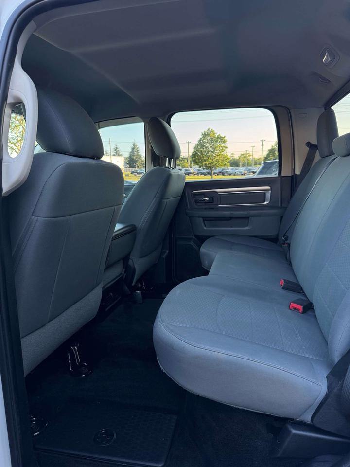 2016 RAM 1500 4WD Crew Cab 6'4 149 SLT Photo