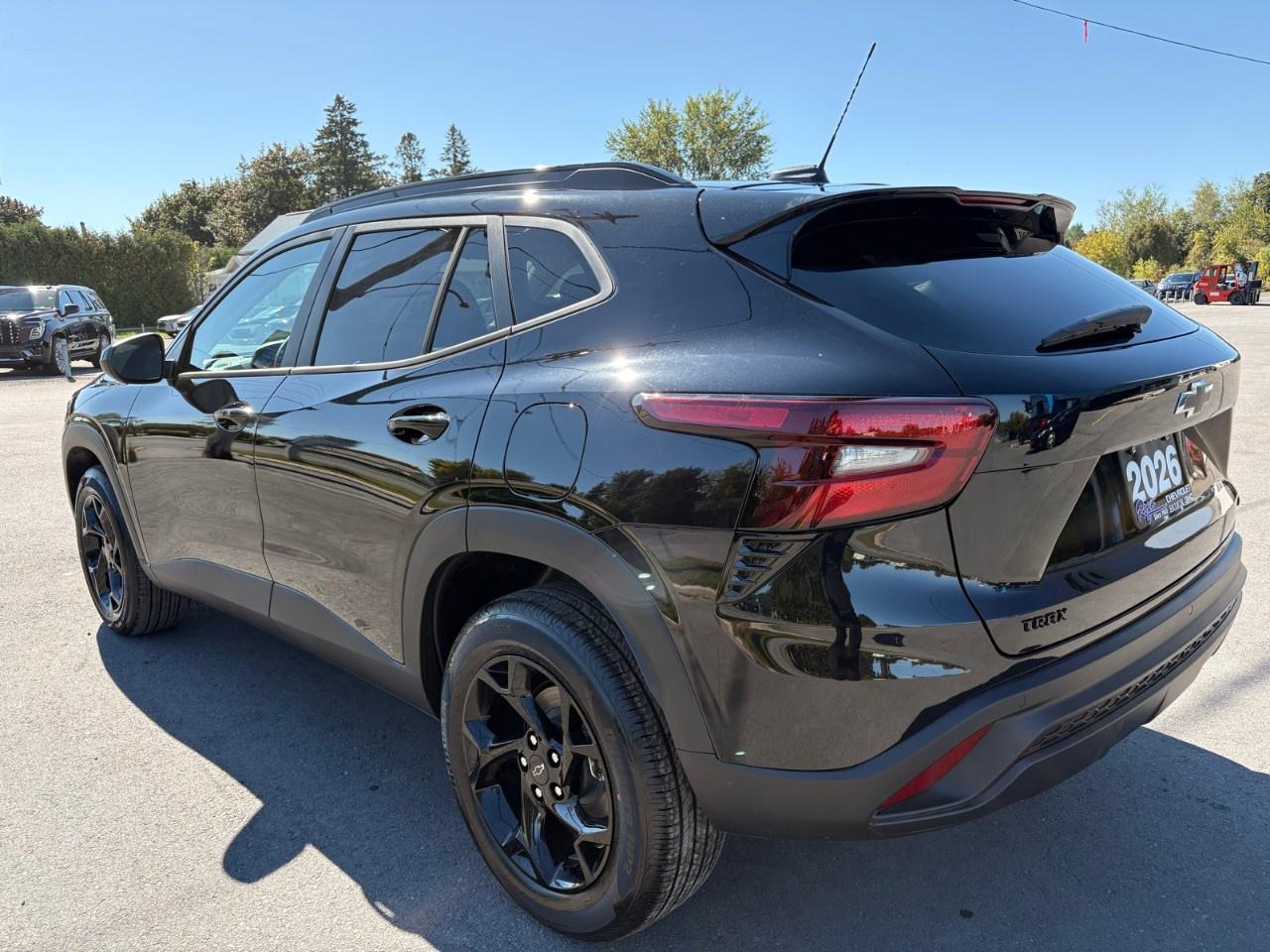 2026 Chevrolet Trax Fwd 4dr Lt Photo2