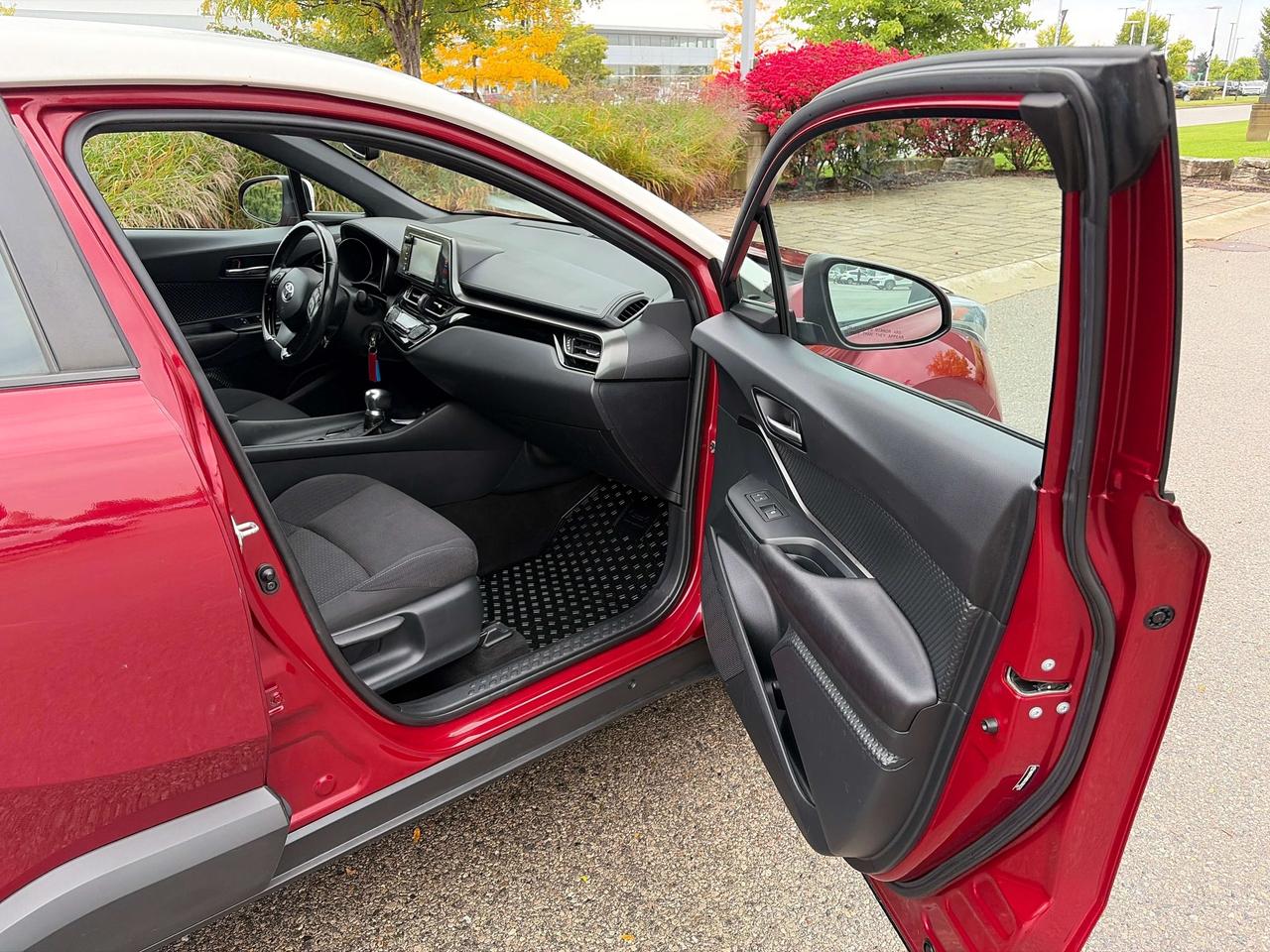 2018 Toyota C-HR XLE Photo