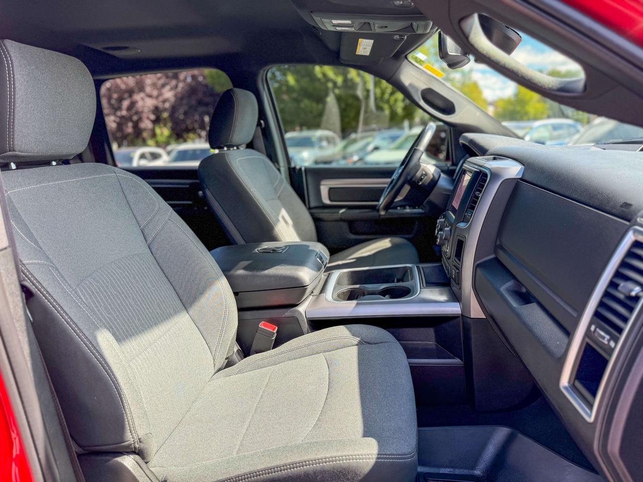 2022 RAM 1500 Classic Warlock 4x4/CREW CAB/LOW KM/CAMERA/REMOTE Photo