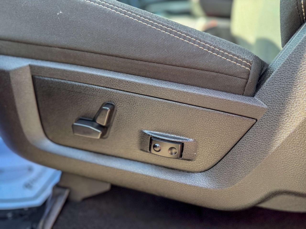 2022 RAM 1500 Classic Warlock 4x4/CREW CAB/LOW KM/CAMERA/REMOTE Photo