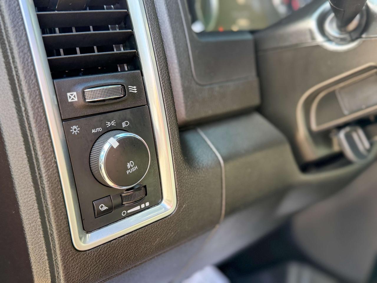 2022 RAM 1500 Classic Warlock 4x4/CREW CAB/LOW KM/CAMERA/REMOTE Photo