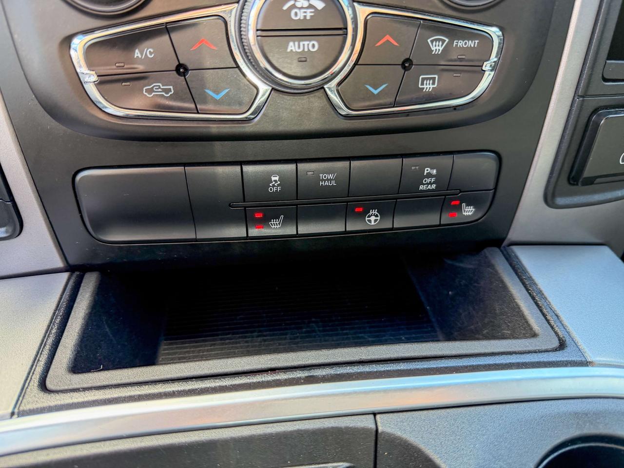 2022 RAM 1500 Classic Warlock 4x4/CREW CAB/LOW KM/CAMERA/REMOTE Photo