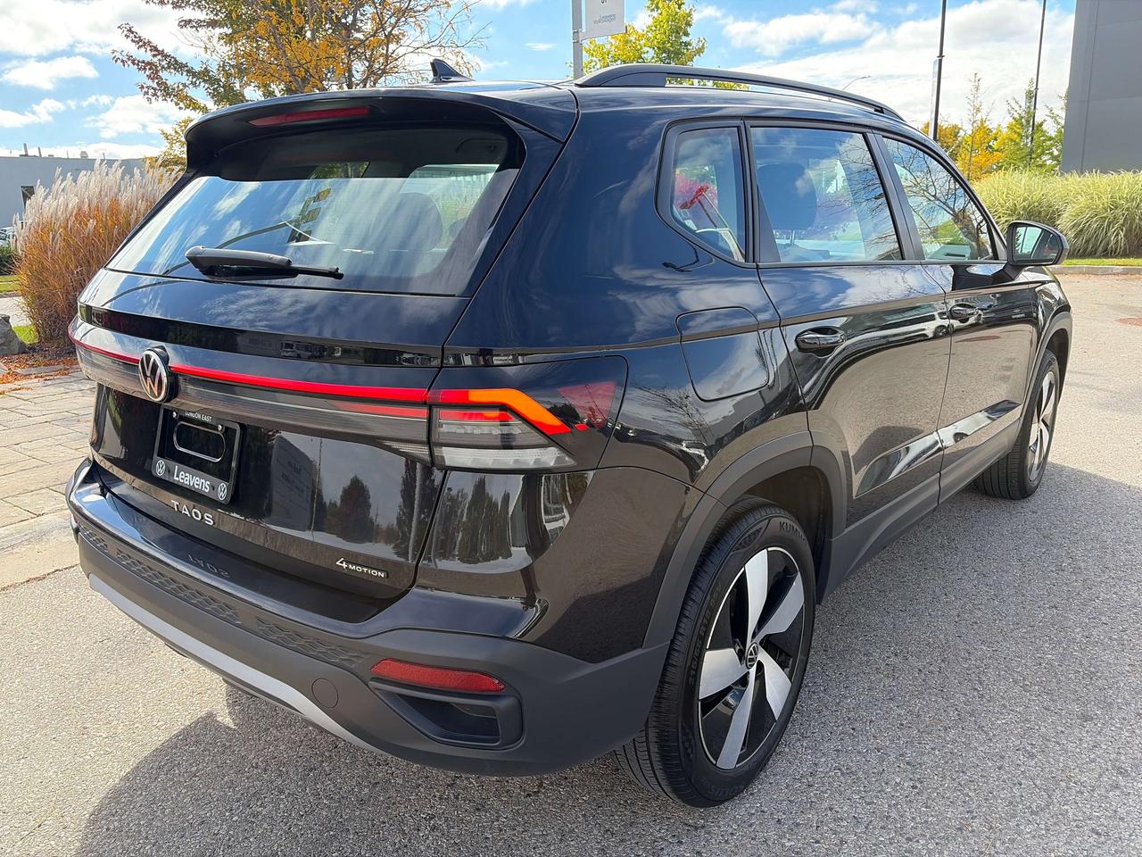 2025 Volkswagen Taos Trendline Photo4
