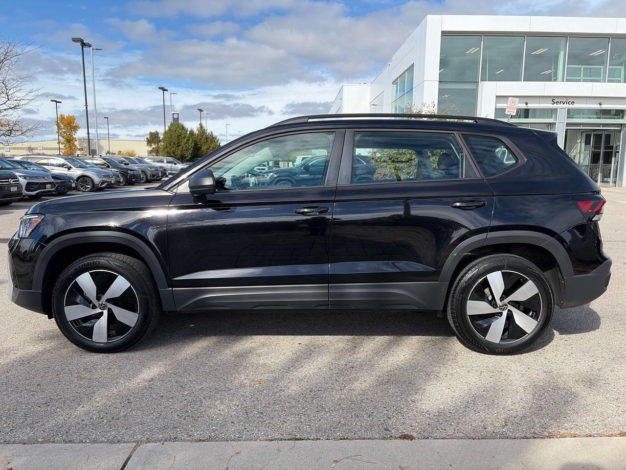 2025 Volkswagen Taos Trendline Photo