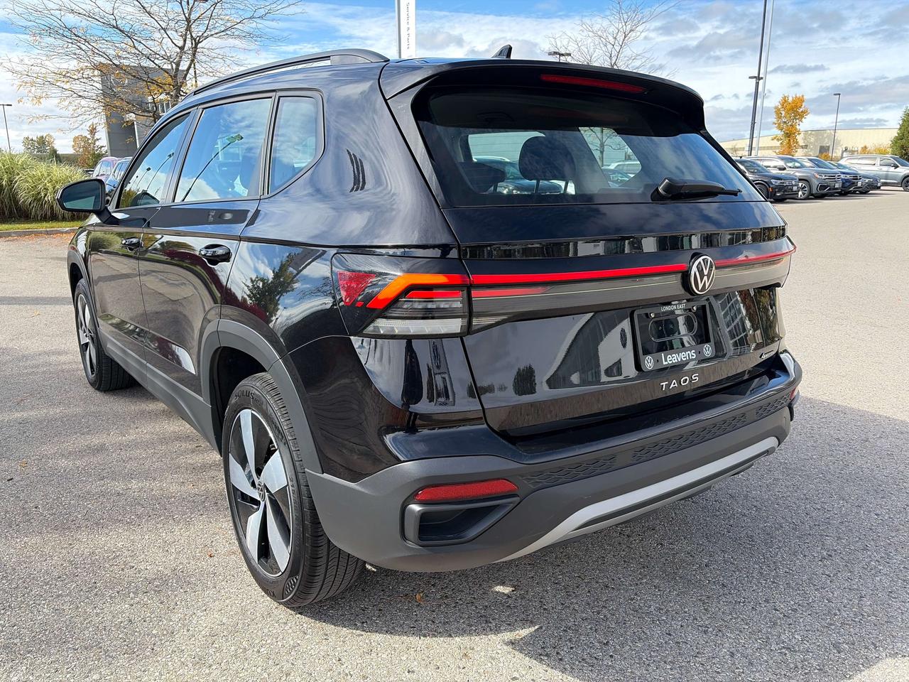2025 Volkswagen Taos Trendline Photo