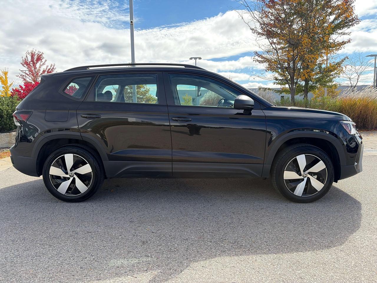2025 Volkswagen Taos Trendline Photo
