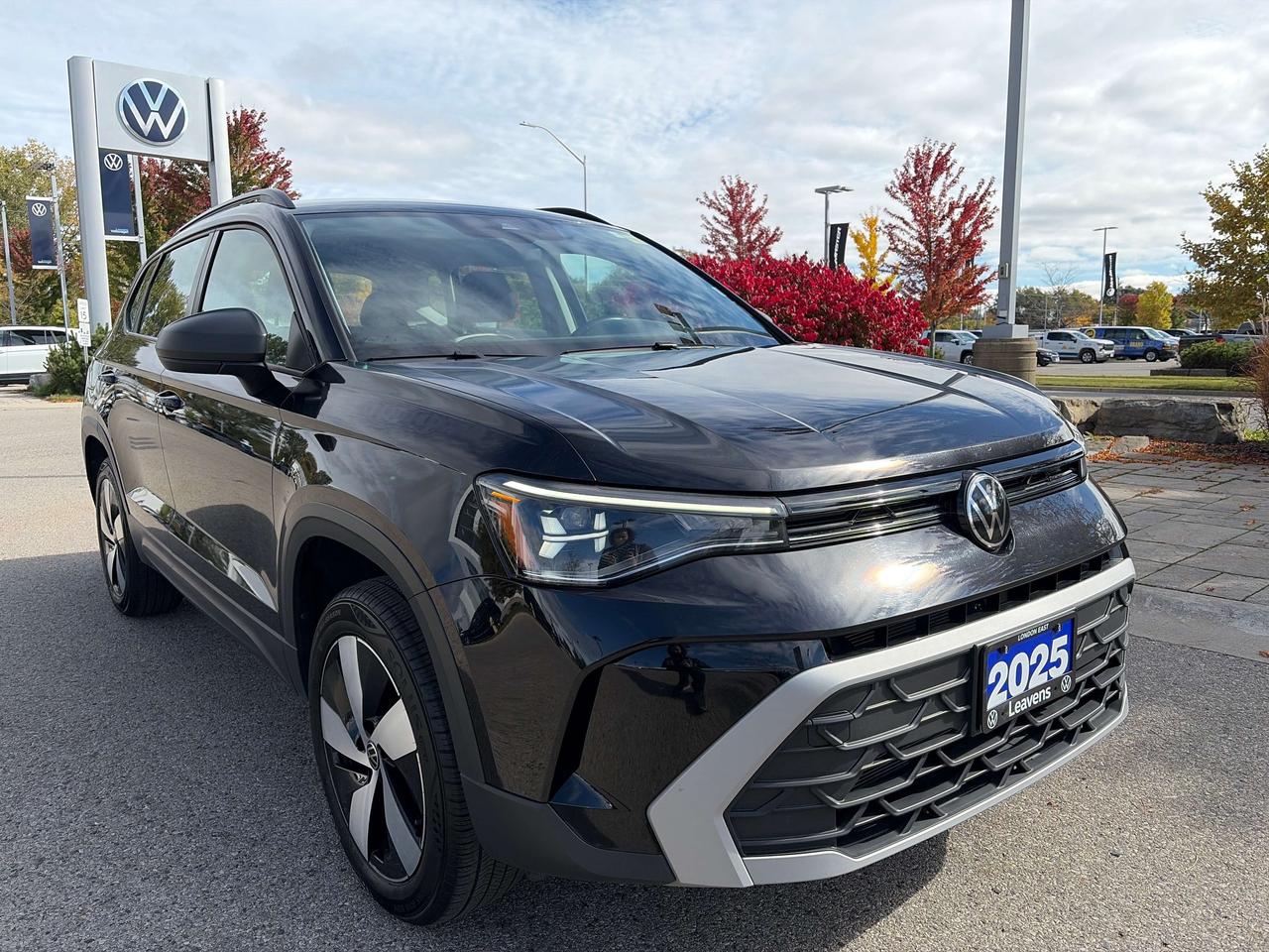 2025 Volkswagen Taos Trendline Photo