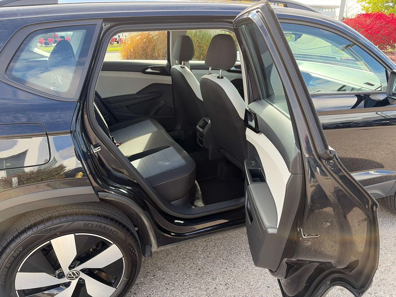 2025 Volkswagen Taos Trendline Photo