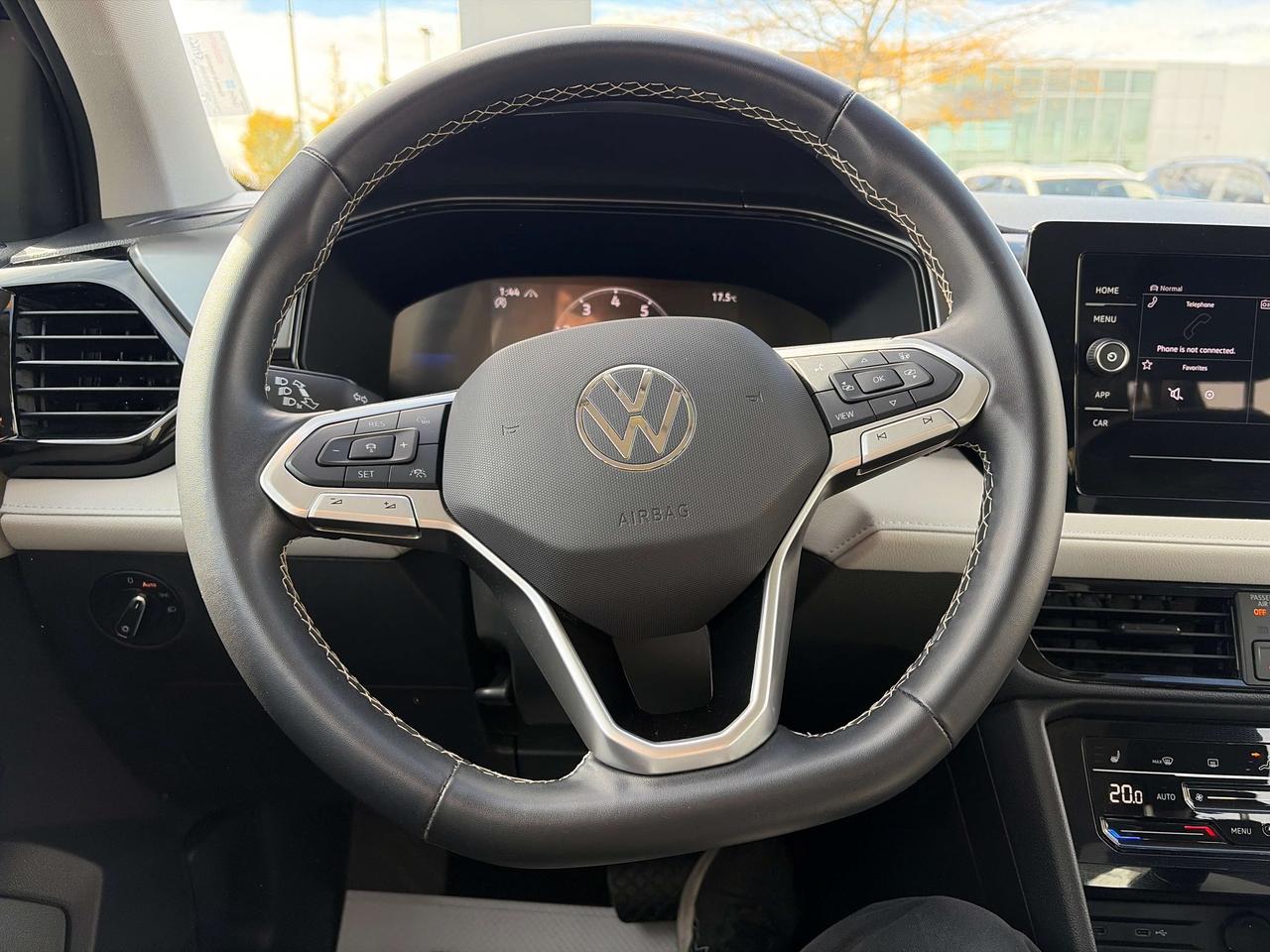 2025 Volkswagen Taos Trendline Photo
