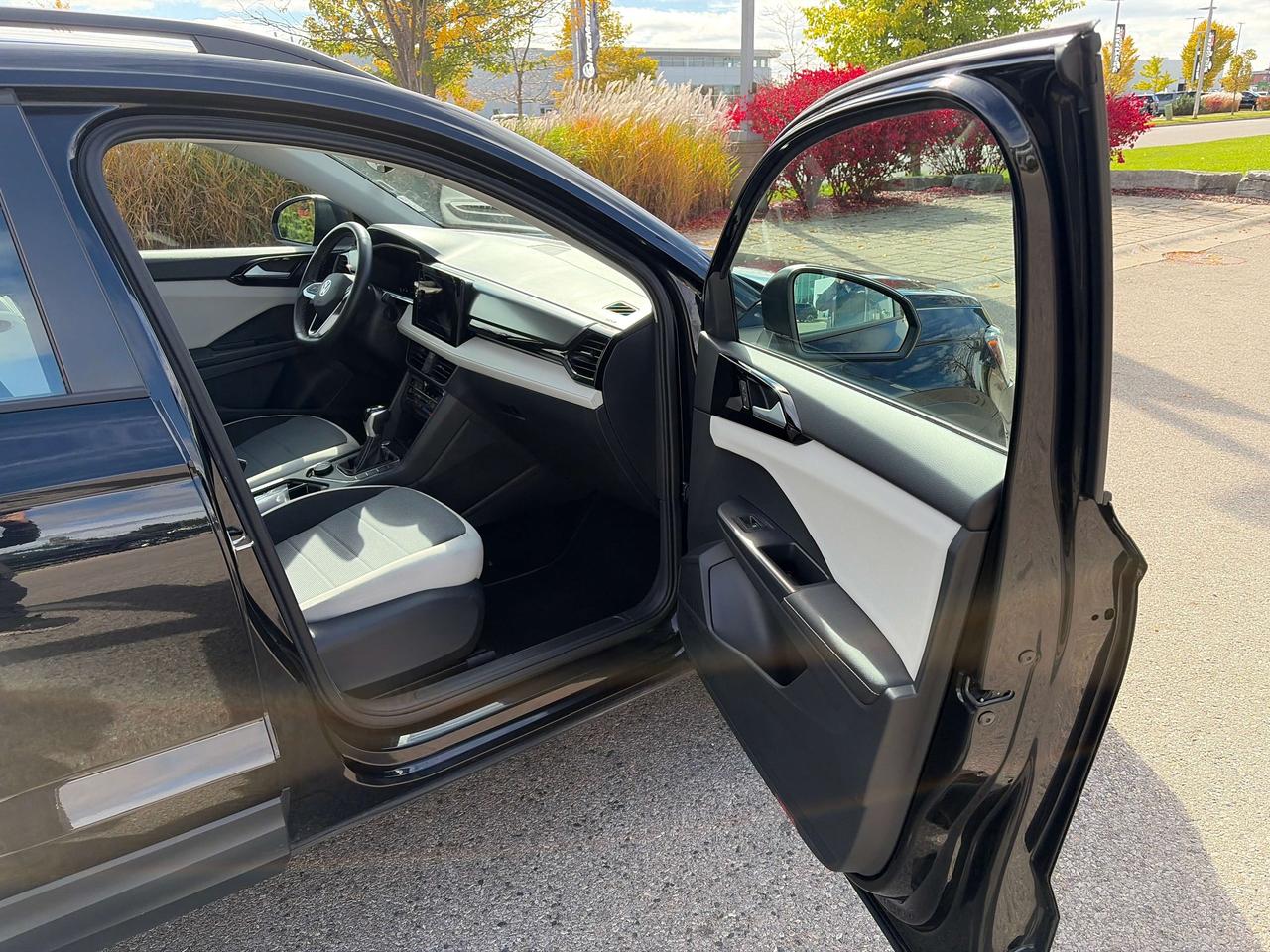 2025 Volkswagen Taos Trendline Photo