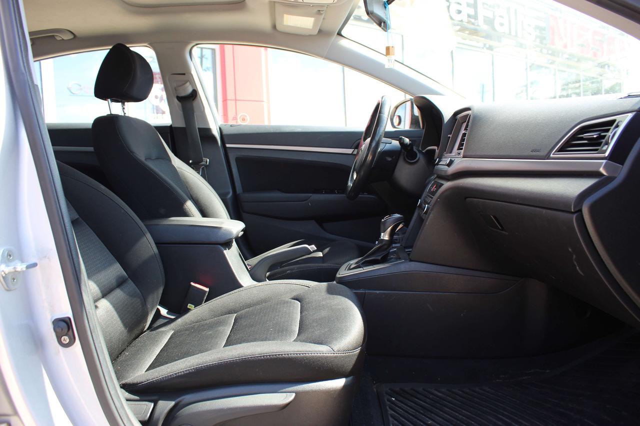2018 Hyundai Elantra GL SE Photo