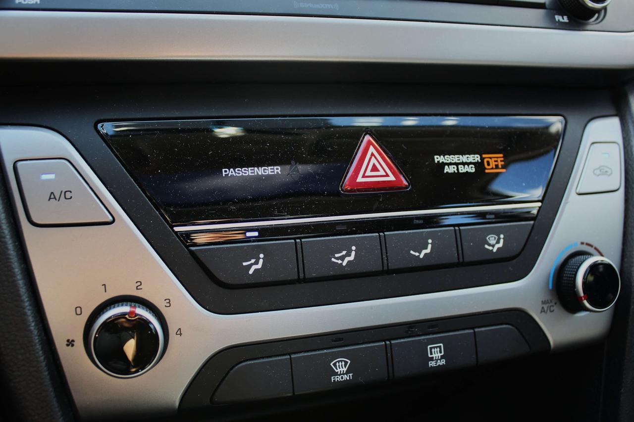 2018 Hyundai Elantra GL SE Photo