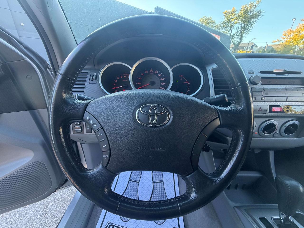 2011 Toyota Tacoma 4 DOOR / 4X4 / AUTO / COMES FULLY CERTIFIED !! Photo