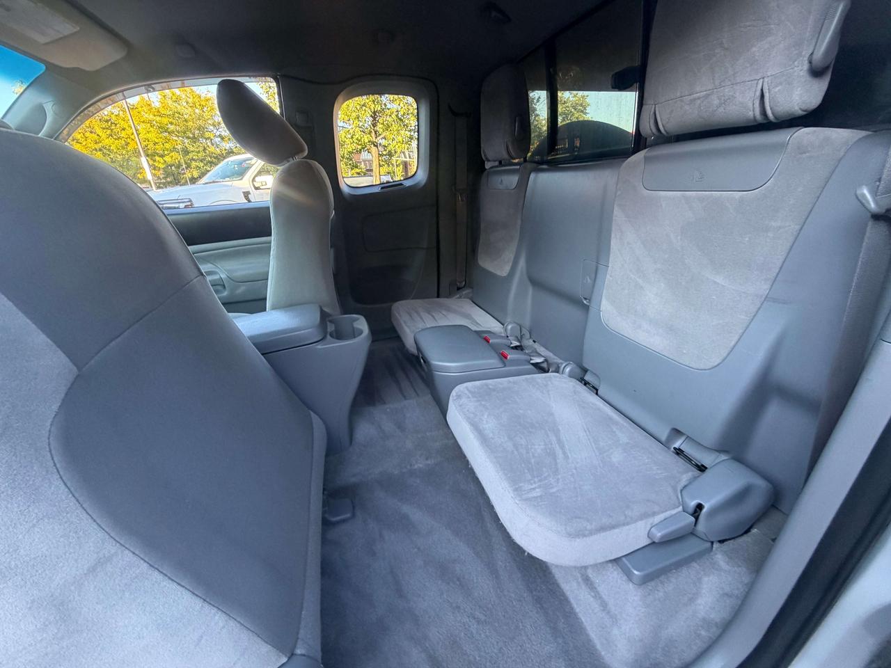 2011 Toyota Tacoma 4 DOOR / 4X4 / AUTO / COMES FULLY CERTIFIED !! Photo