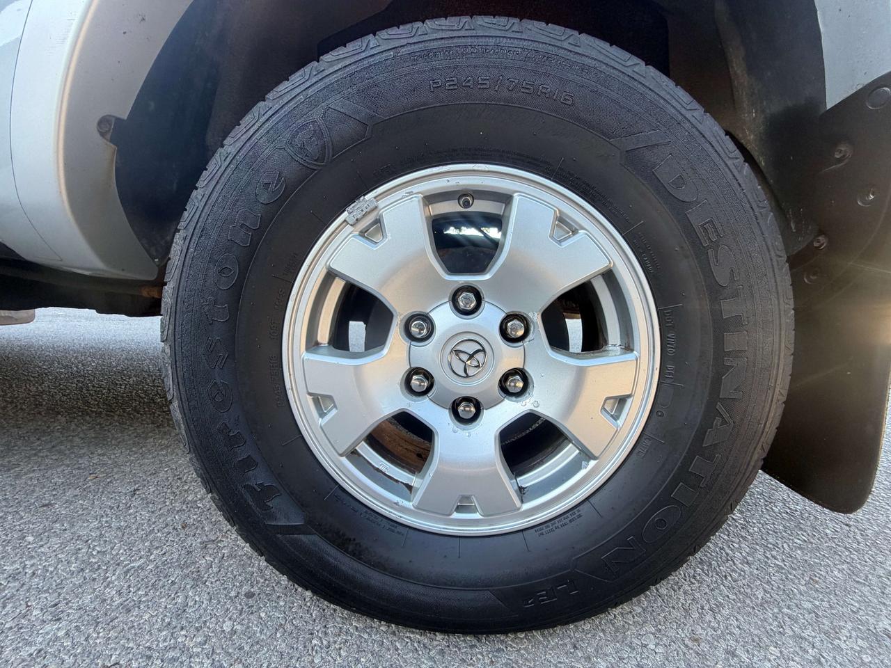 2011 Toyota Tacoma 4 DOOR / 4X4 / AUTO / COMES FULLY CERTIFIED !! Photo