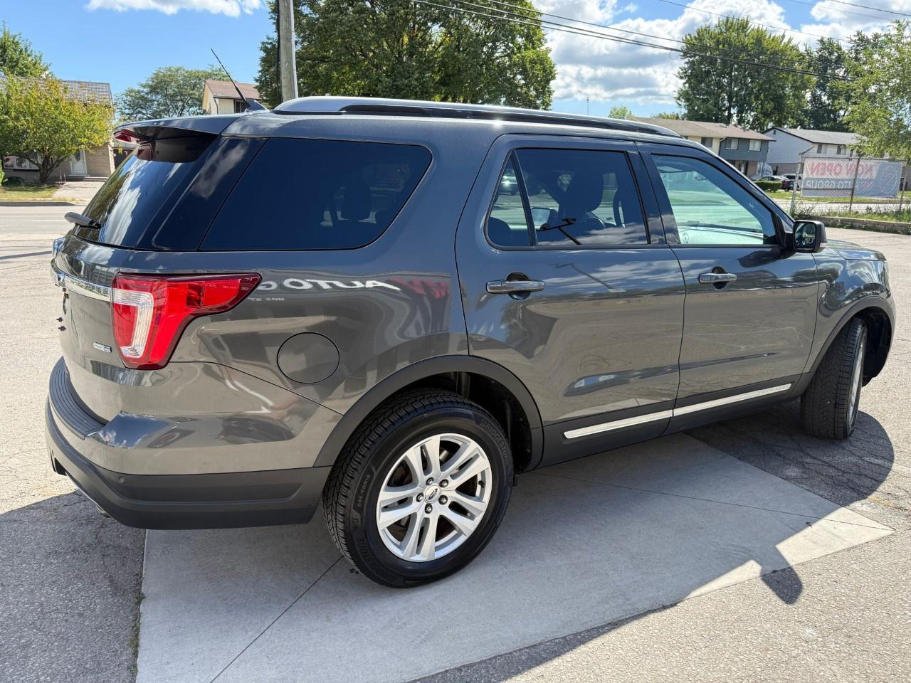 2019 Ford Explorer XLT 4WD Photo4