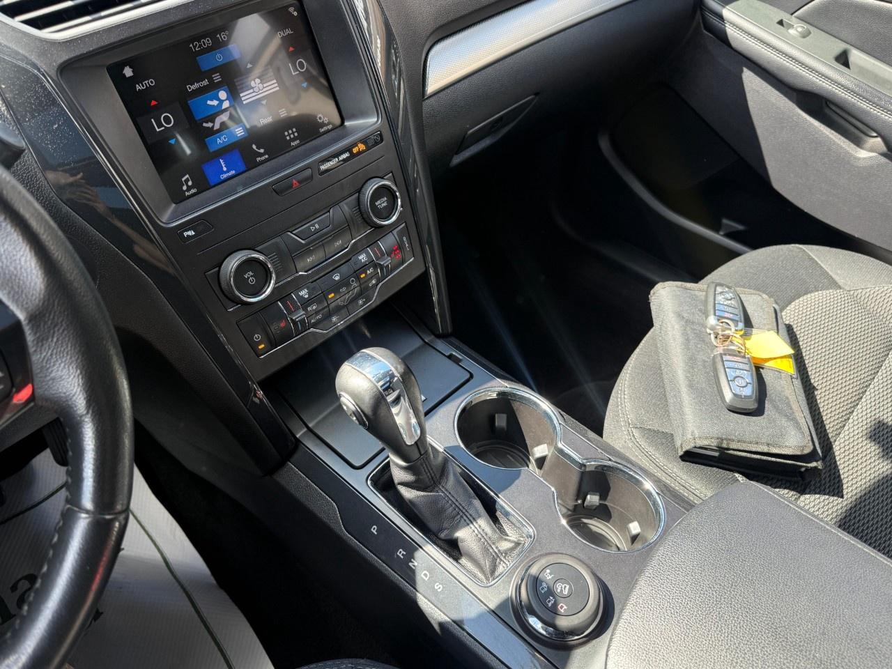 2019 Ford Explorer XLT 4WD Photo