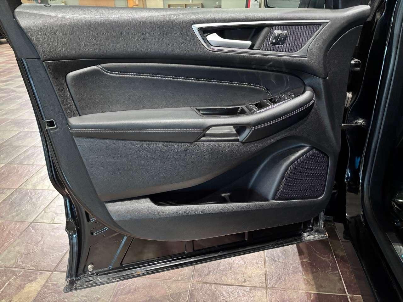 2018 Ford Edge Titanium AWD Photo