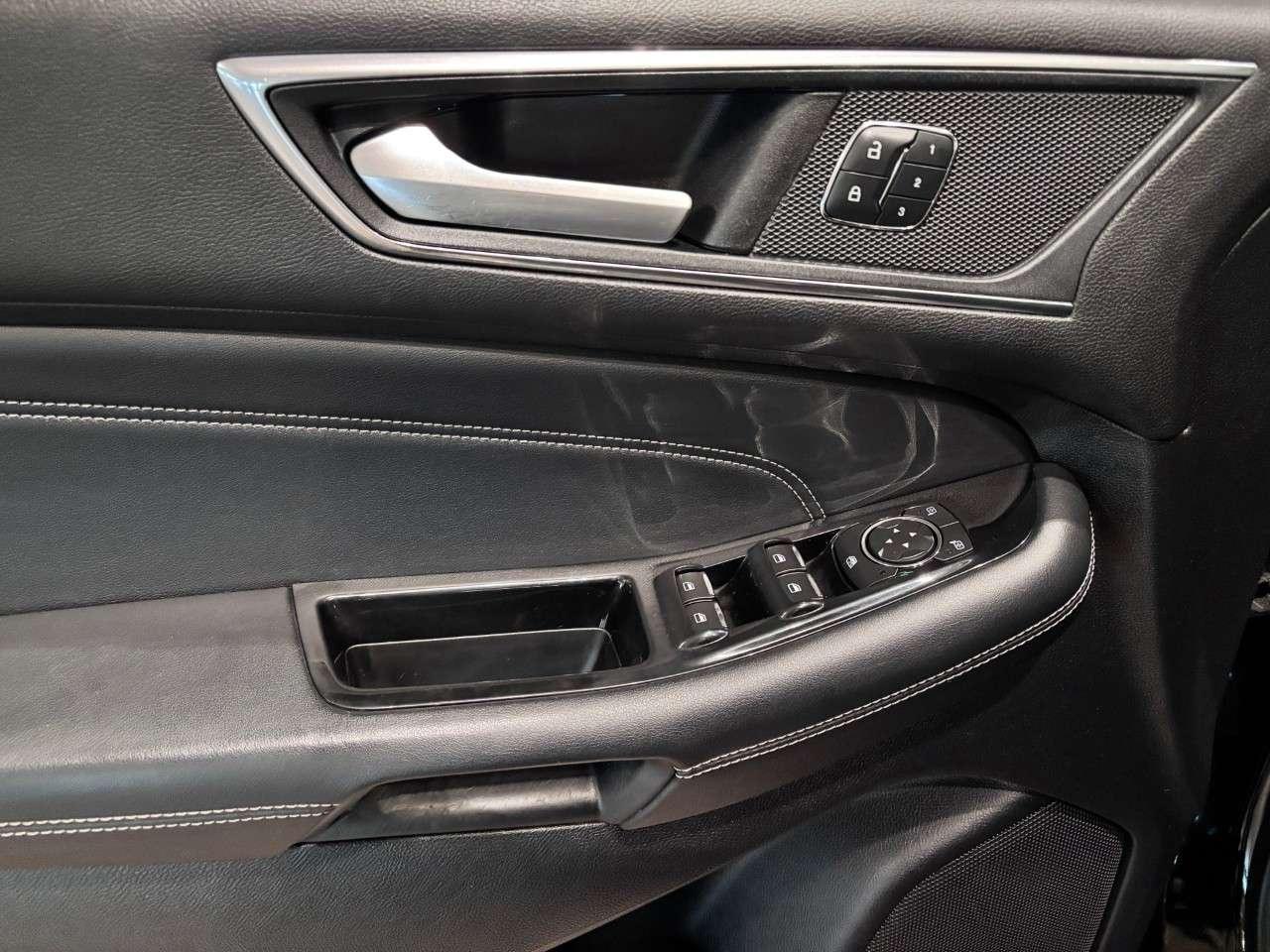 2018 Ford Edge Titanium AWD Photo