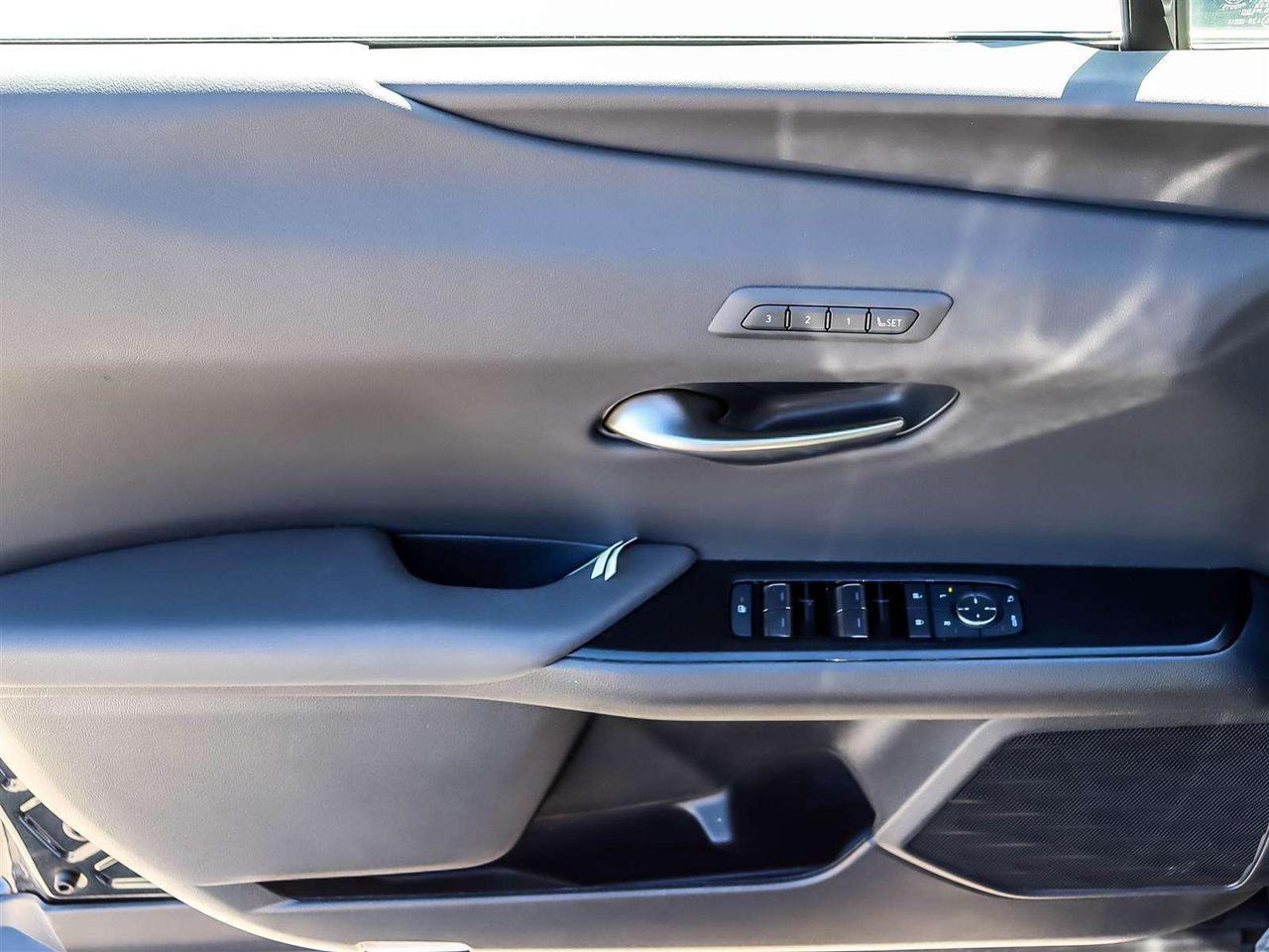 2026 Lexus UX UX 300H HYBRID AWD ADAPTIVE CRUISE POWER SEATS Photo