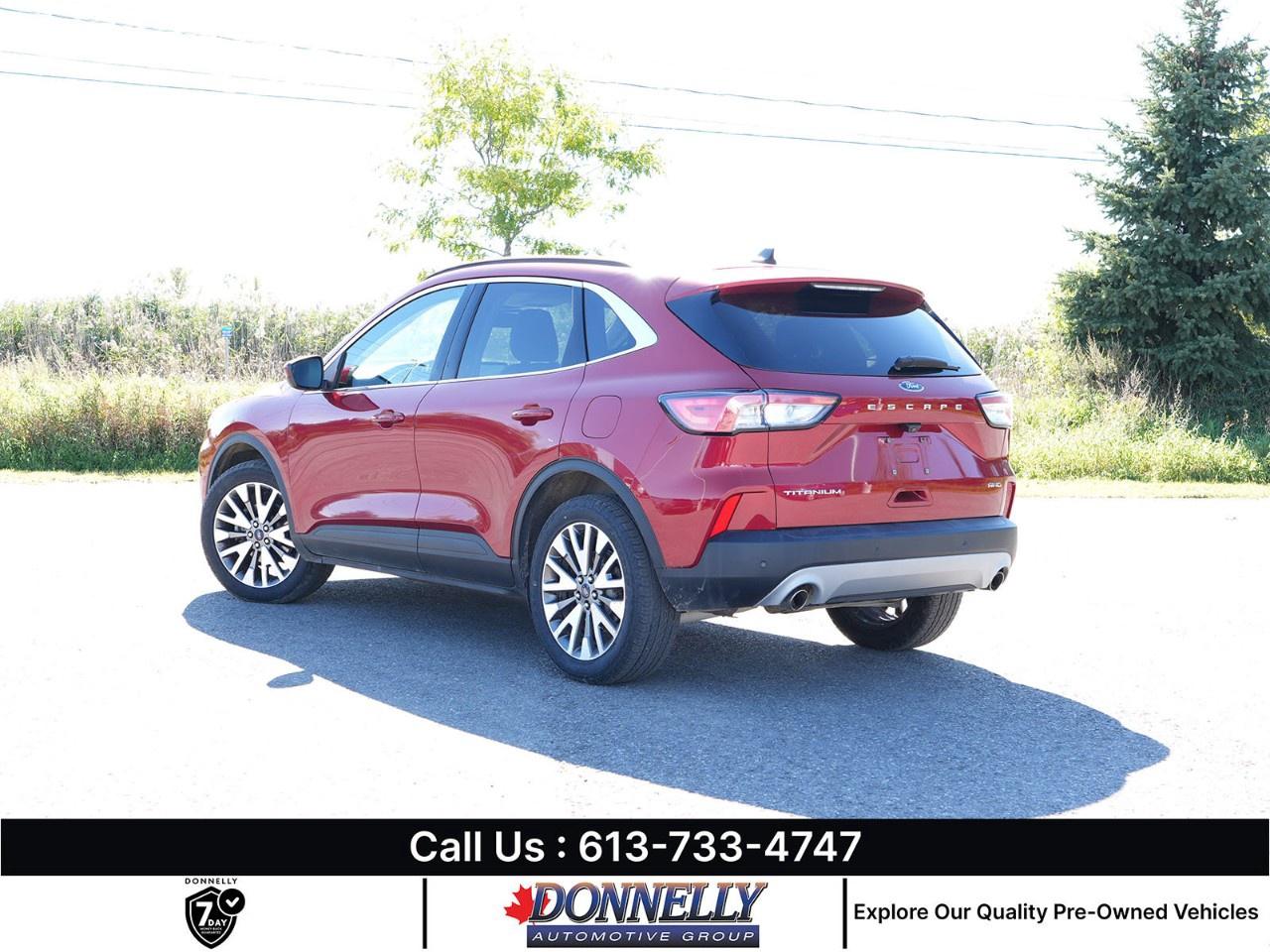 2022 Ford Escape Titanium AWD Photo4