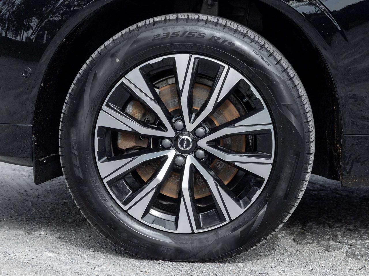 2023 Volvo XC60 PLUS DARK THEME^Harman Kardon^New Brakes Photo