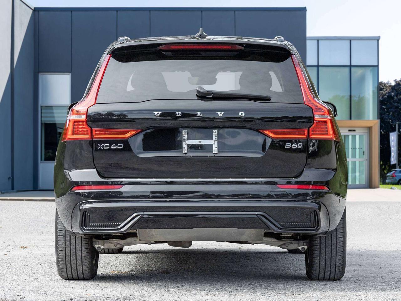 2023 Volvo XC60 PLUS DARK THEME^Harman Kardon^New Brakes Photo