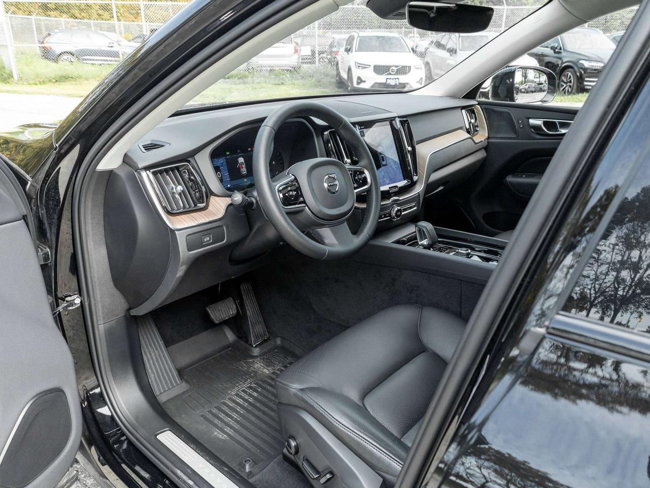 2023 Volvo XC60 PLUS DARK THEME^Harman Kardon^New Brakes Photo