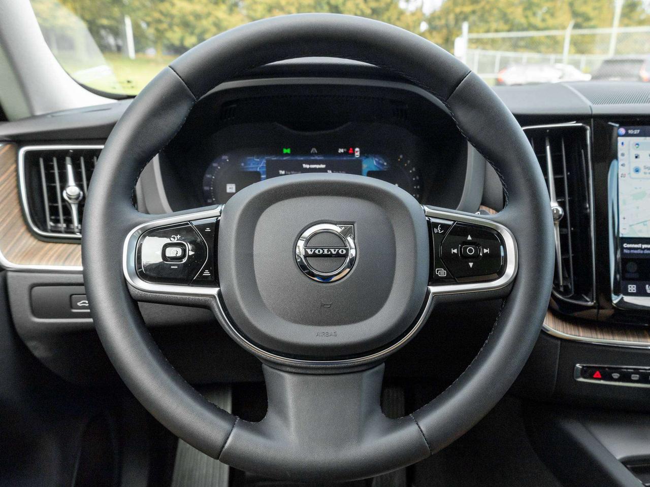 2023 Volvo XC60 PLUS DARK THEME^Harman Kardon^New Brakes Photo