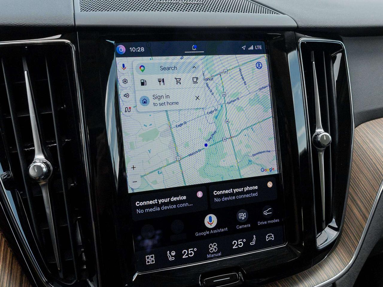 2023 Volvo XC60 PLUS DARK THEME^Harman Kardon^New Brakes Photo