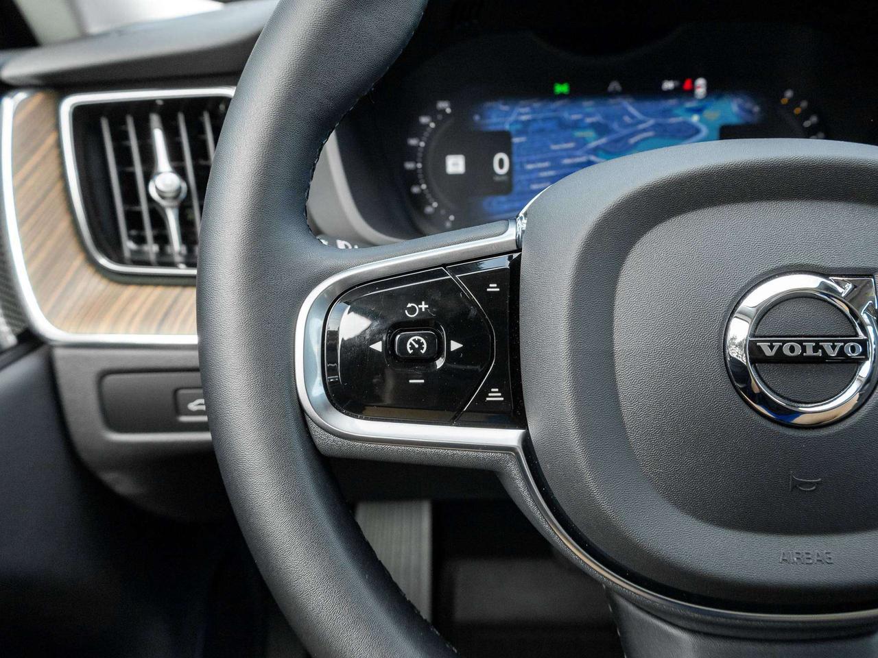 2023 Volvo XC60 PLUS DARK THEME^Harman Kardon^New Brakes Photo