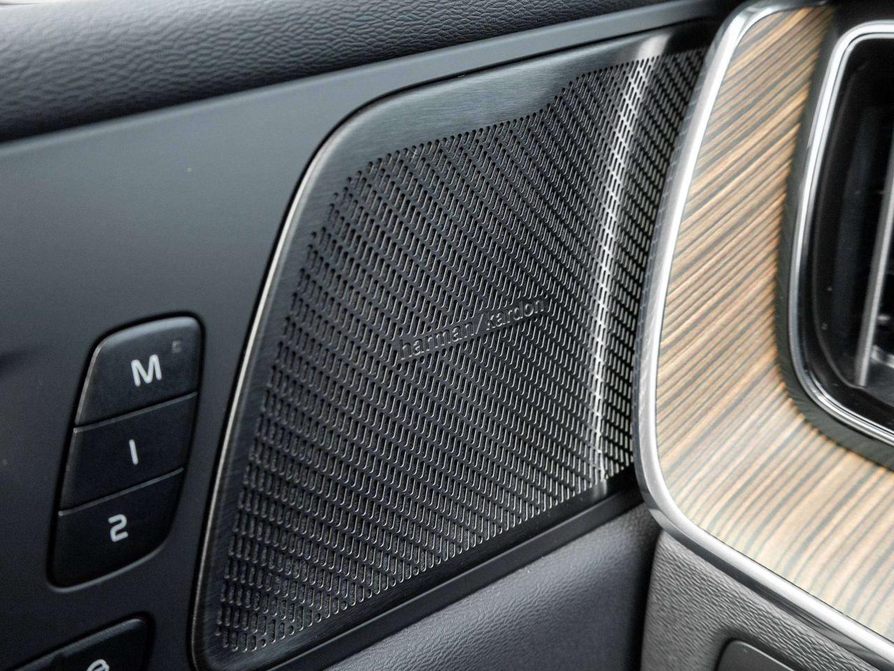 2023 Volvo XC60 PLUS DARK THEME^Harman Kardon^New Brakes Photo