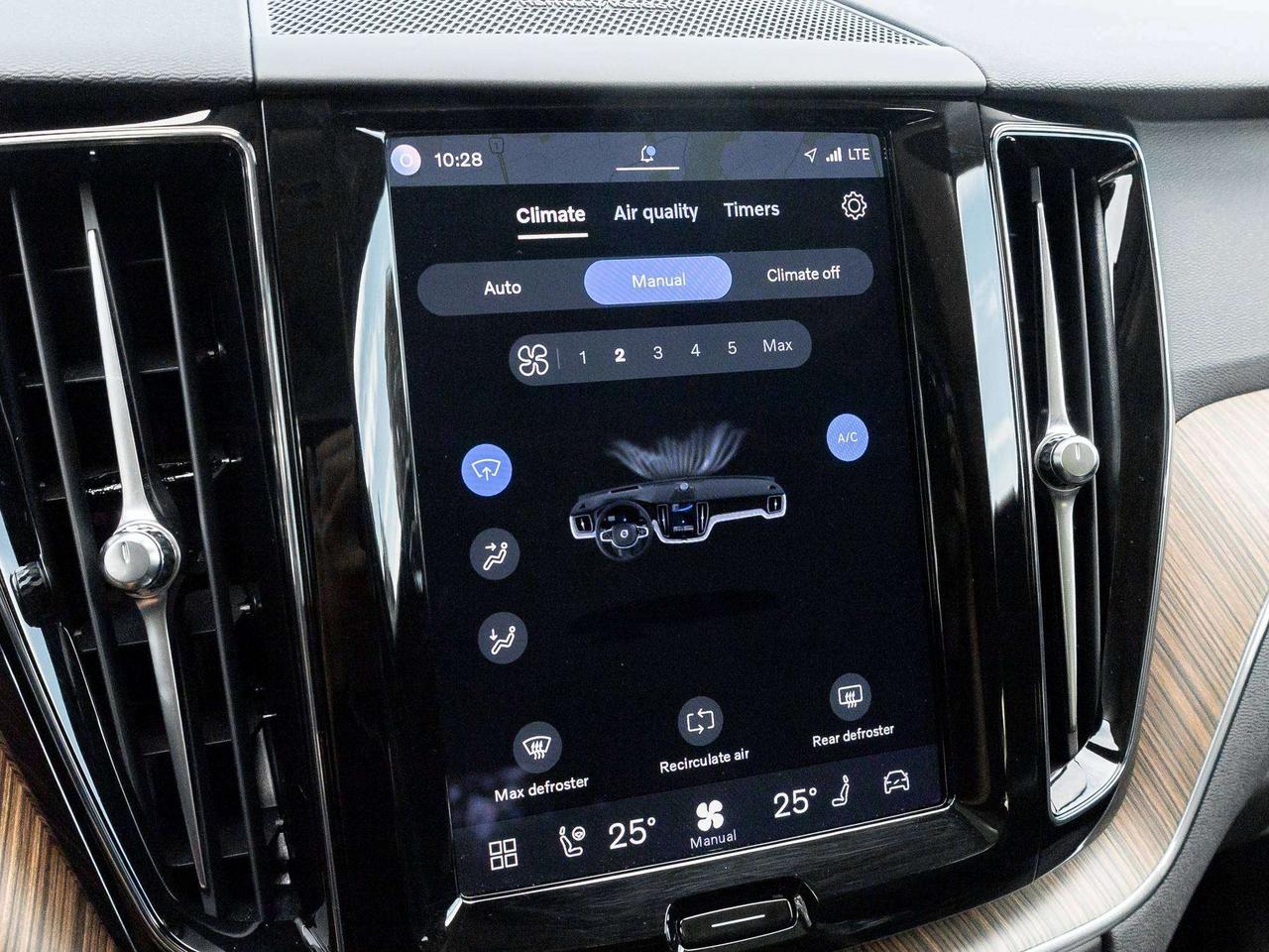 2023 Volvo XC60 PLUS DARK THEME^Harman Kardon^New Brakes Photo
